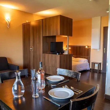 Cosy Avec Terrasse, Parking, Piscine Et Sauna A Jausiers, Pour 4 Pers, Proche Barcelonnette - Fr-1-165b-48 * Jausiers